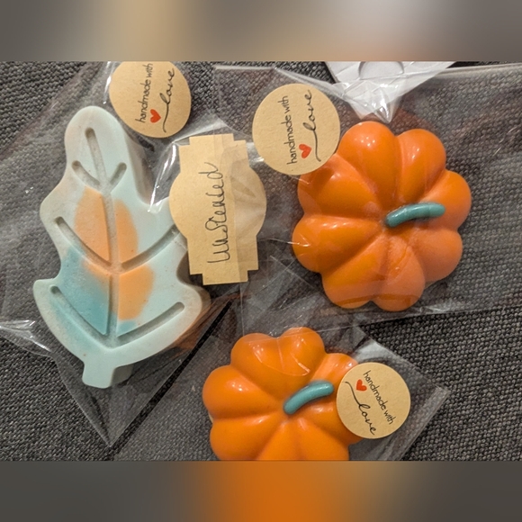 Handmade Candles and Wax Melts - Picture 5 of 9